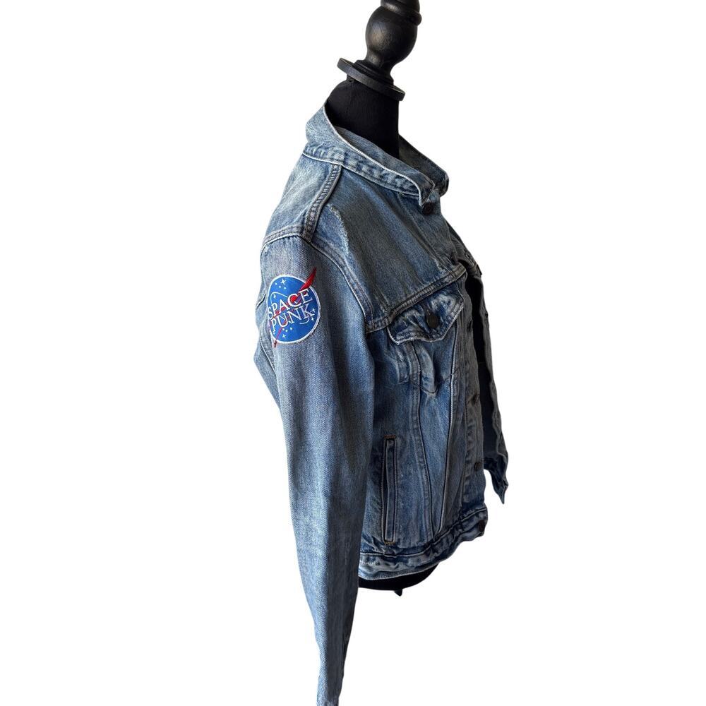 Levi's Trucker Denim Jacket Size S Floral Embroidered Space Punk Patch